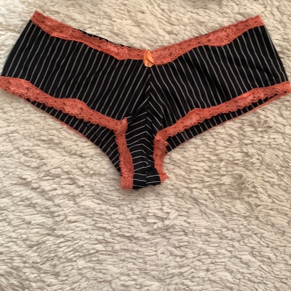 Native Intimates Intimates & Sleepwear Y2k Black Pinstripe Bra And